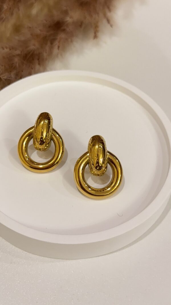 Sculptural gold earring