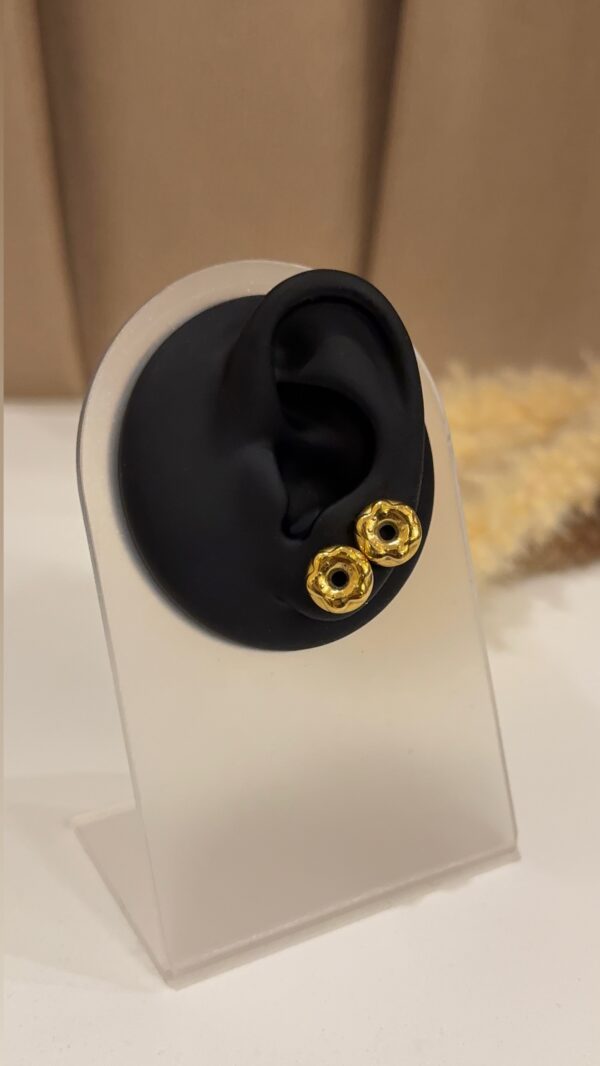 Donut studs