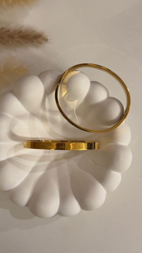 Plain bangle