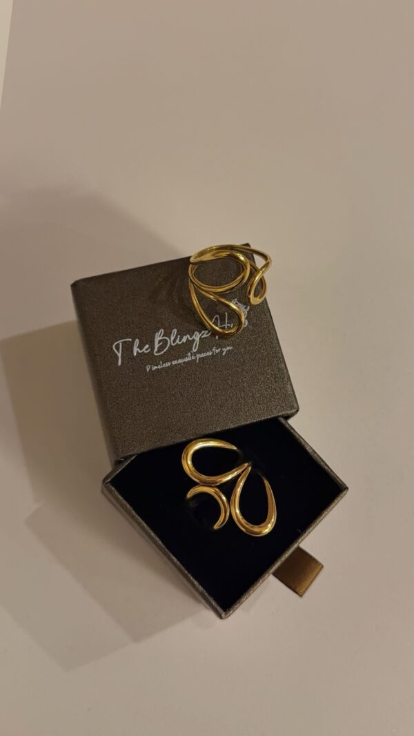 Irregular adjustable ring