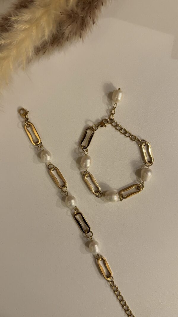 Gold pearl bracelet
