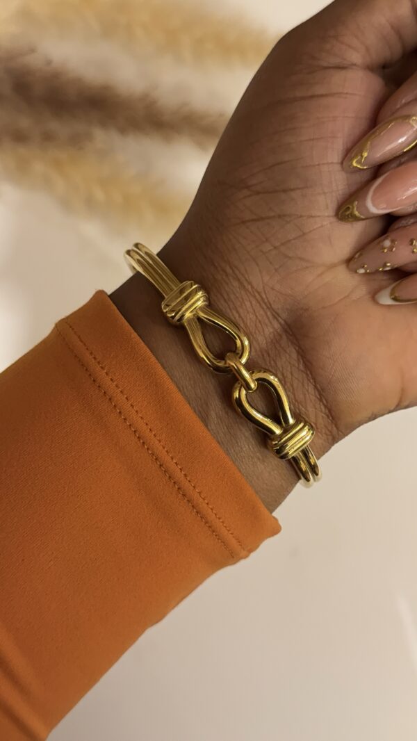 Knot loop bangle