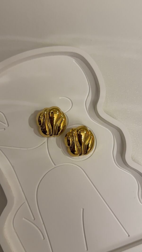 Sculpta Dome Stud